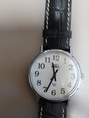 Like-new Timex watch with Indiglo; black leather band